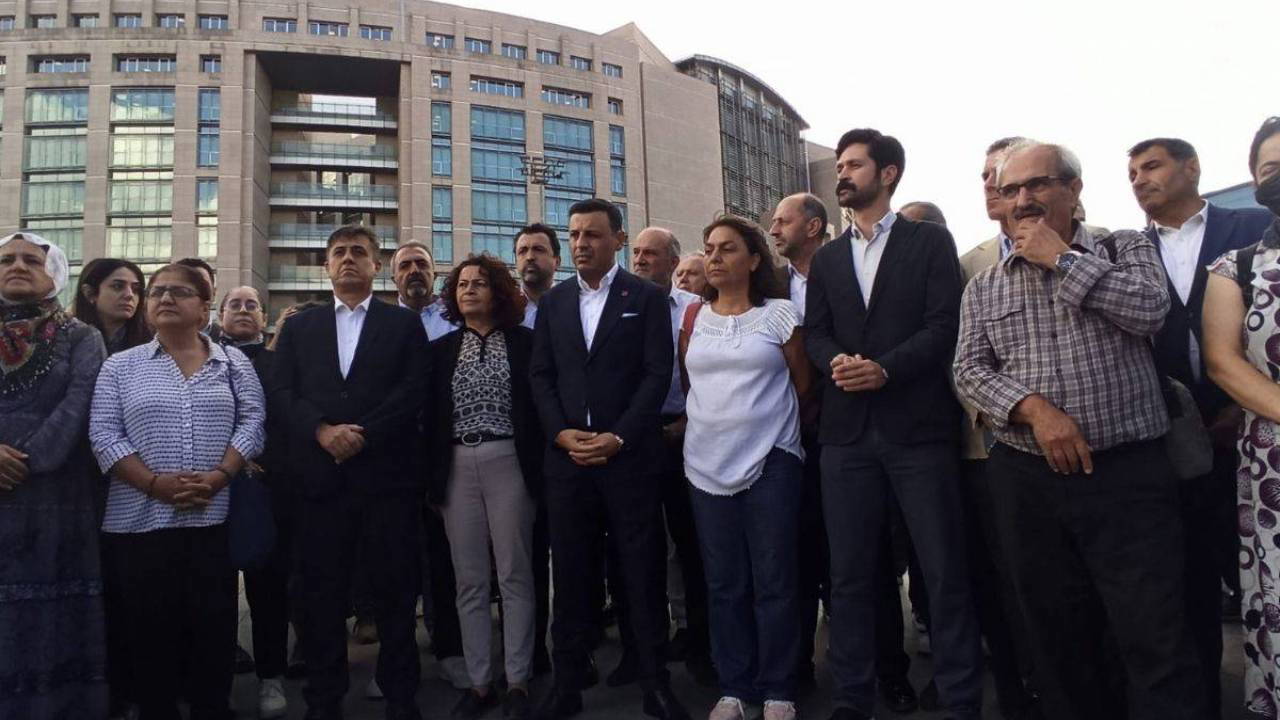 dokuz kisinin tutukluluguna devam karari verilirken durusma 27 kasima ertelendi kent uzlasisi davasinda bir tahliye wO41ia1n