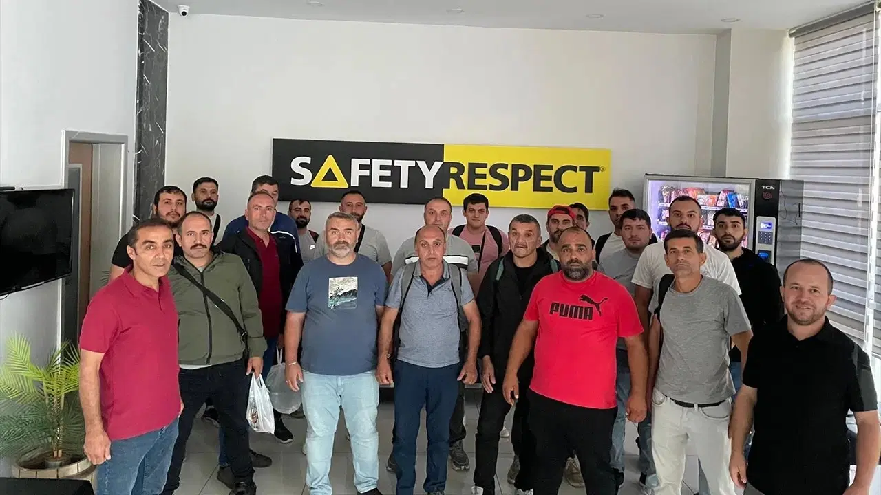 omsa metal iscileri direnisi surduruyor mucadelemizi surdurecegiz eQpsc1CP