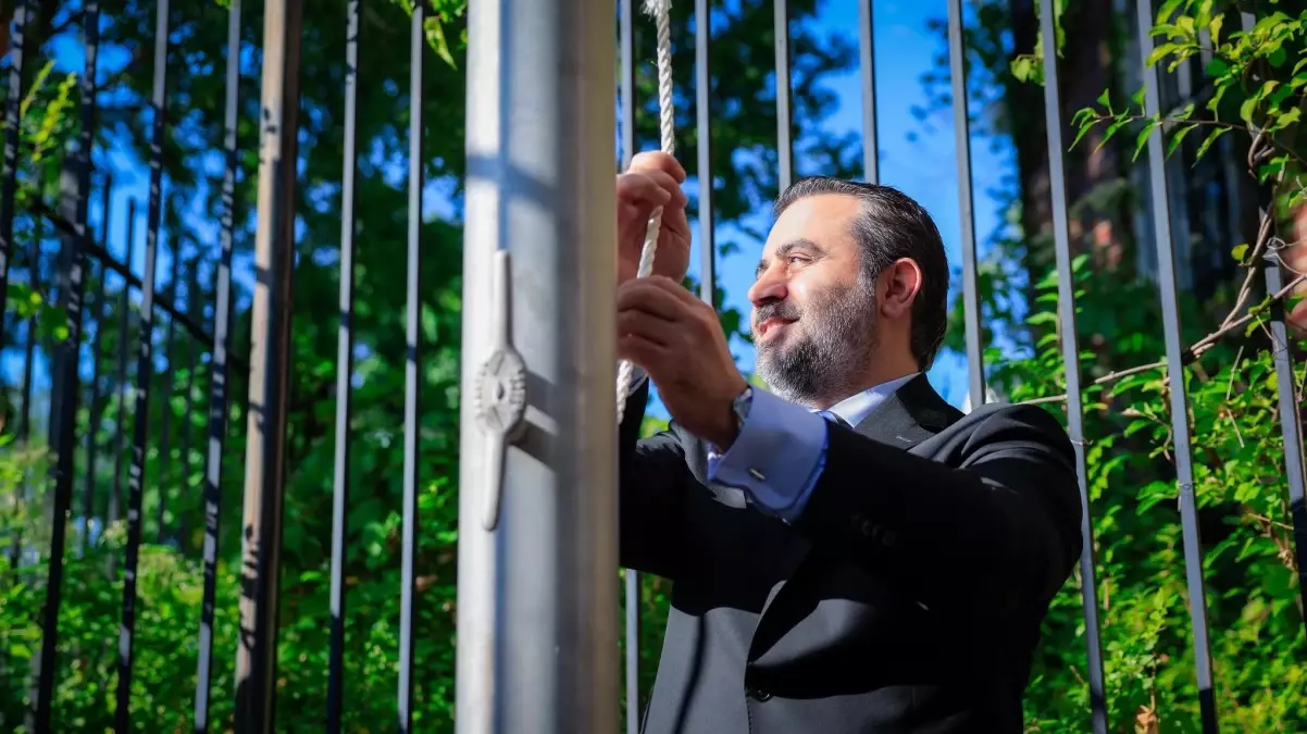 suriye bayragi washingtonda dalgalaniyor eh7GhwGS