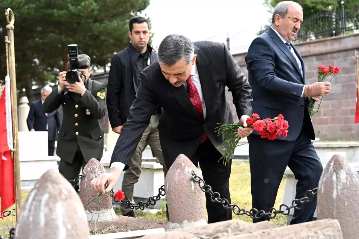 vali ciftci karskapi ve erzurum polis sehitligini ziyaret etti 45zCDGFc