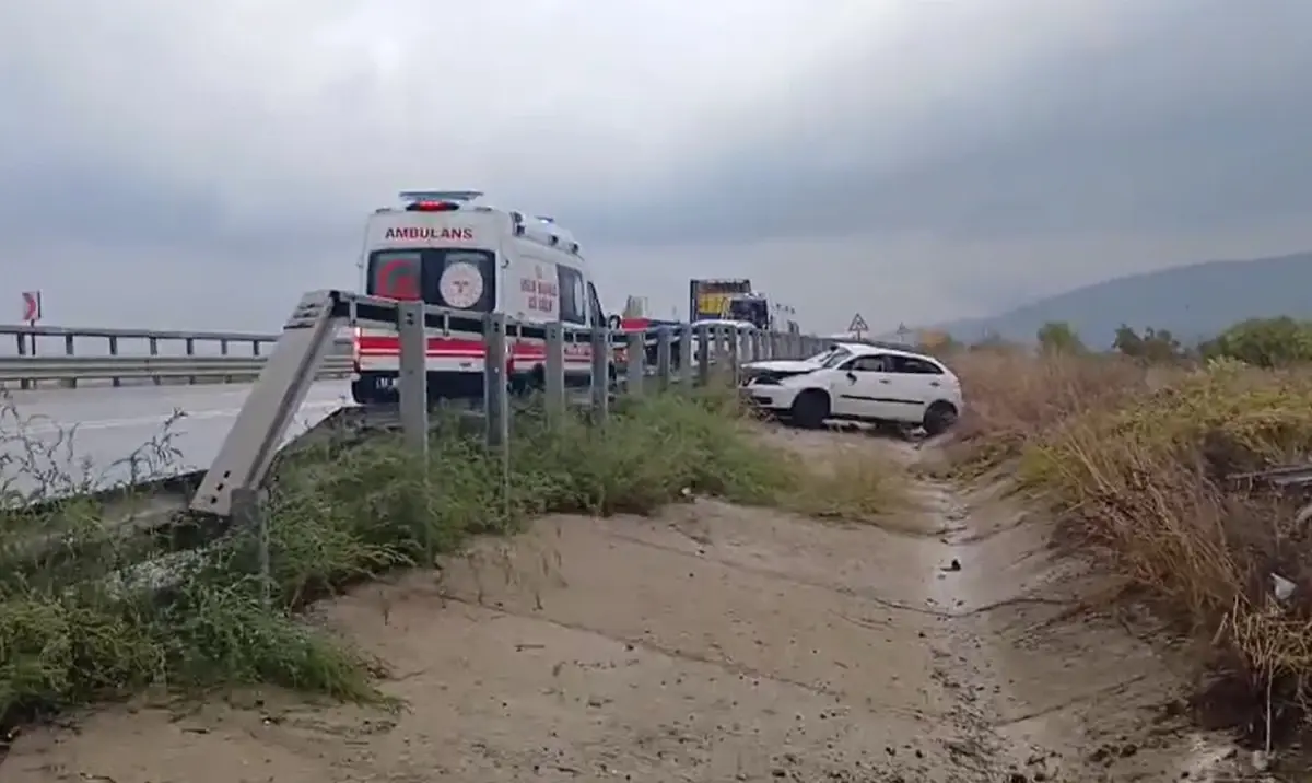 iznikte su kanalina dusen otomobilde 4 yarali 3BtKMClS