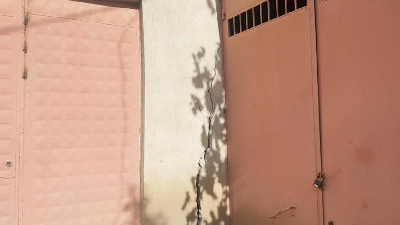 1 metrelik obruklar olustu evlerin duvarlari catladi LMC6IRmM.jpg