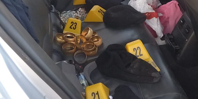 altin-bilezikler-yerlere-sacildi-filmleri-aratmayan-hirsiz-polis-kovalamacasi-jHpxdgew