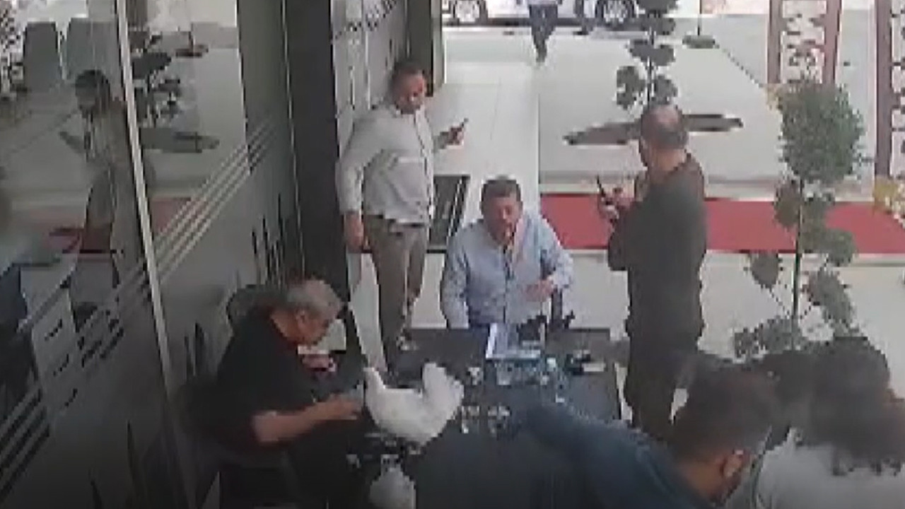 Havadan Gelen Sürpriz: Tavuk Masayı Mahvetti