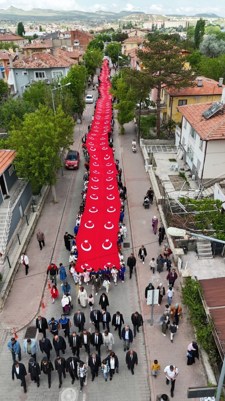 Avanos’ta 19 Mayıs Coşkusu: 135 Metrelik Dev Türk Bayrağı ile Kutlama