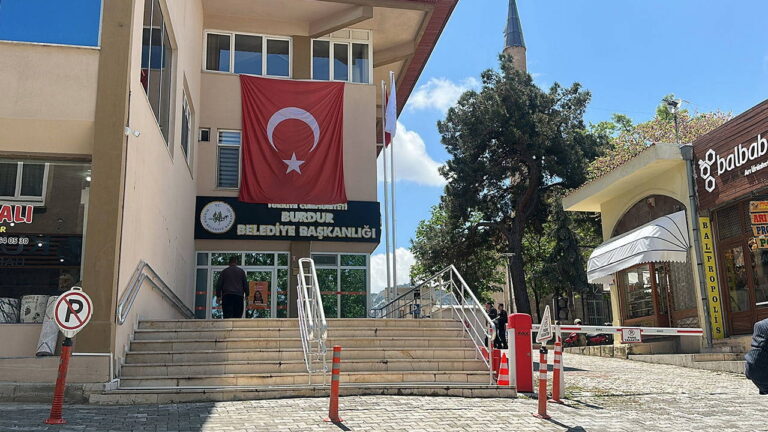 burdur-belediyesi-hakkinda-iddianame-belediye-baskani-ali-orkun-ercengiz-ve-50-kisiye-hapis-istendi-ET8NakDC