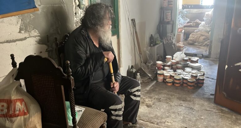 kotu-koku-ihbarinin-altindan-dram-cikti-gebzedeki-evde-soke-eden-tablo-LGfEZ2gH
