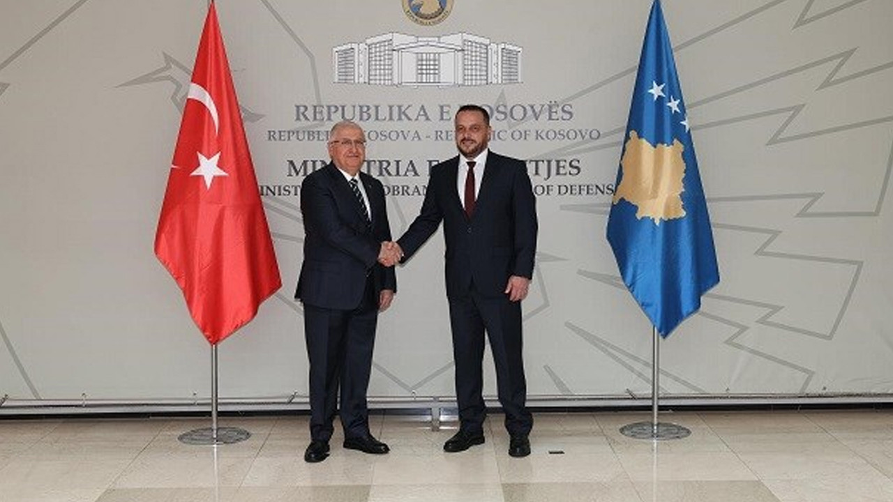 milli-savunma-bakani-guler-kosova-savunma-bakani-maqedonci-ile-gorustu-fVseAI9u