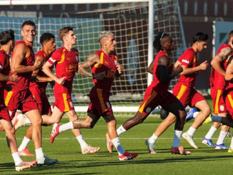 Galatasarayda imza atmaktan vazgectigi one suruldu hemen aciklama yapti D3vCROPr