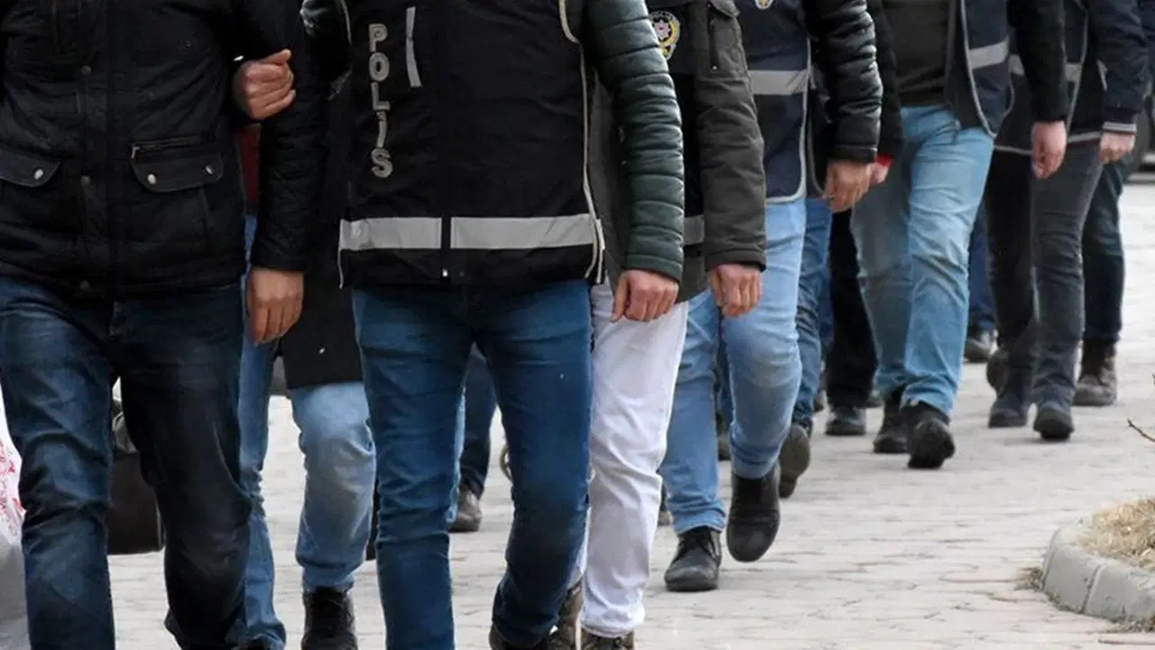 Son dakika turuncu holdinge yasadisi bahis operasyonu 25 sirkete kayyim atandi RIwUYNIZ