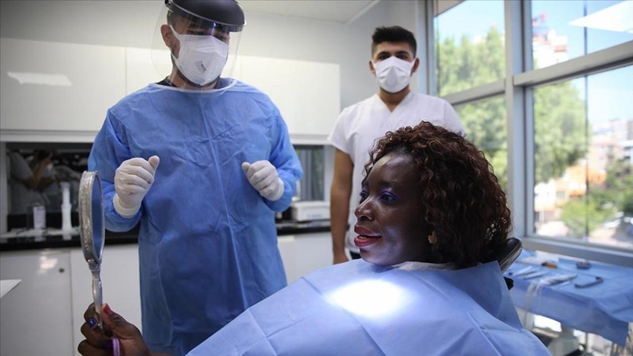Tum dunyadan akin var hem seyahat edip hem sifa buluyorlar 9kMiV3br